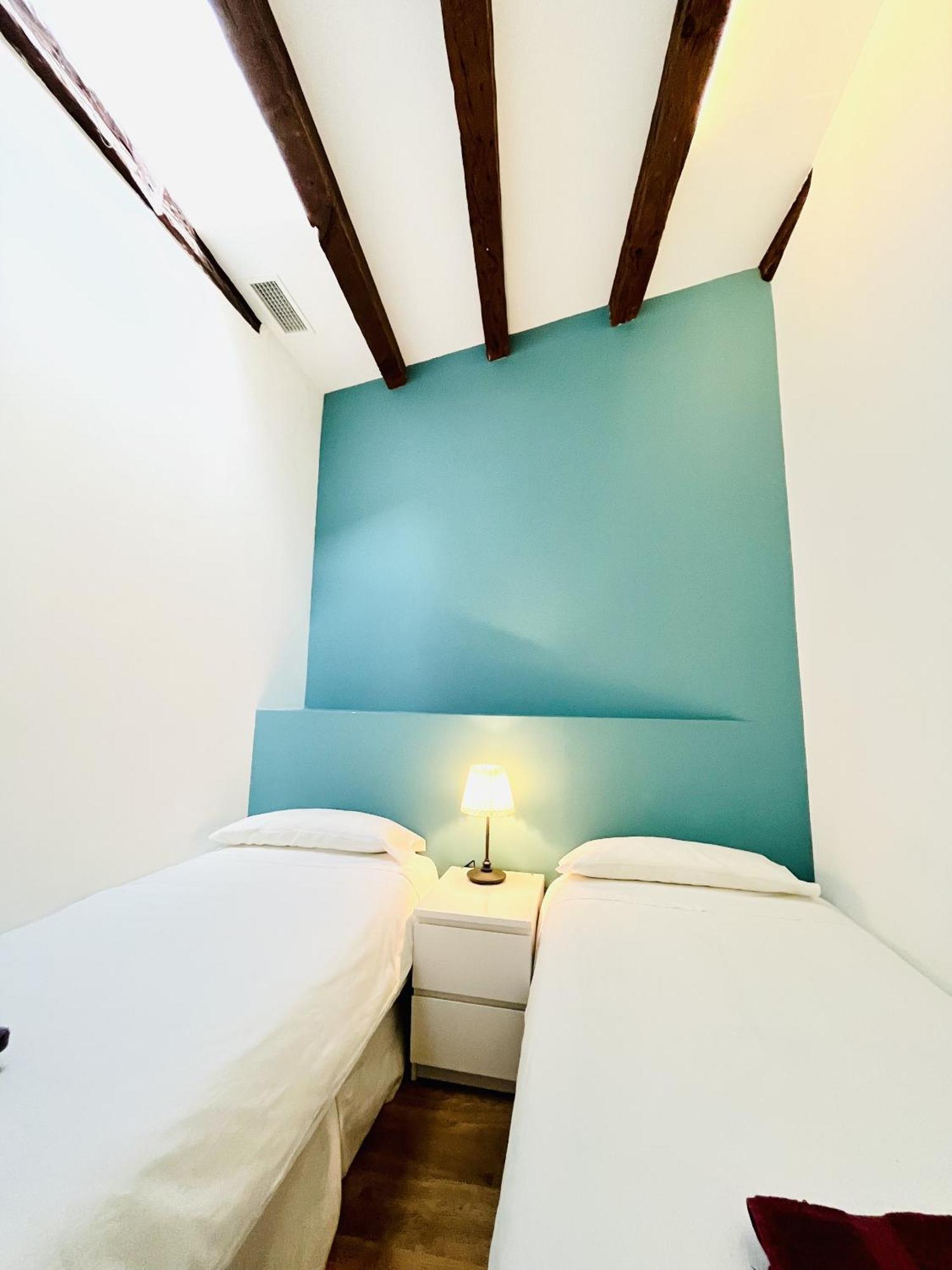 Dplace To Be - Amazing Apartments In Historic Center Μαδρίτη Δωμάτιο φωτογραφία